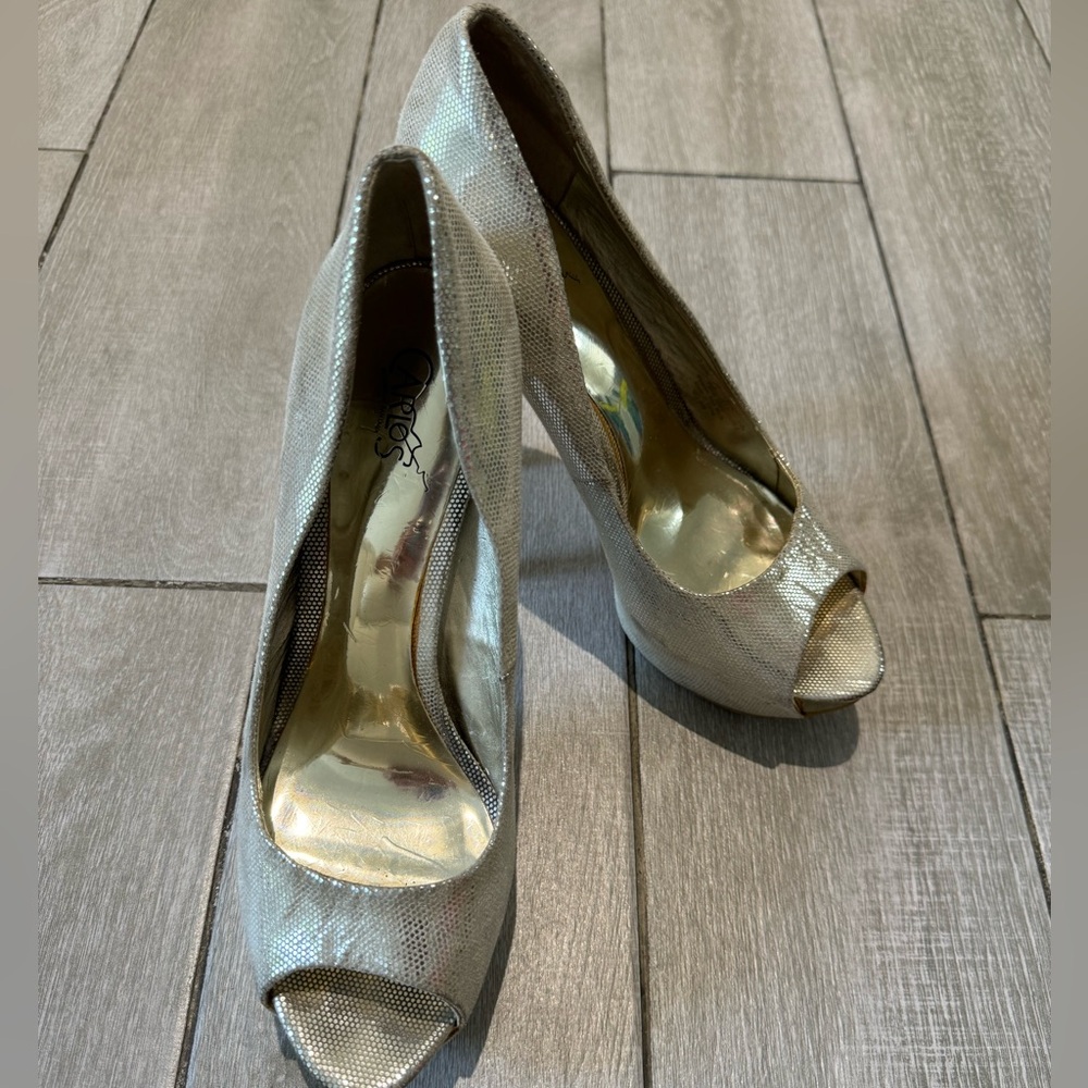 Carlos Santana Women’s Gold Open Toe Heels Size 9.5